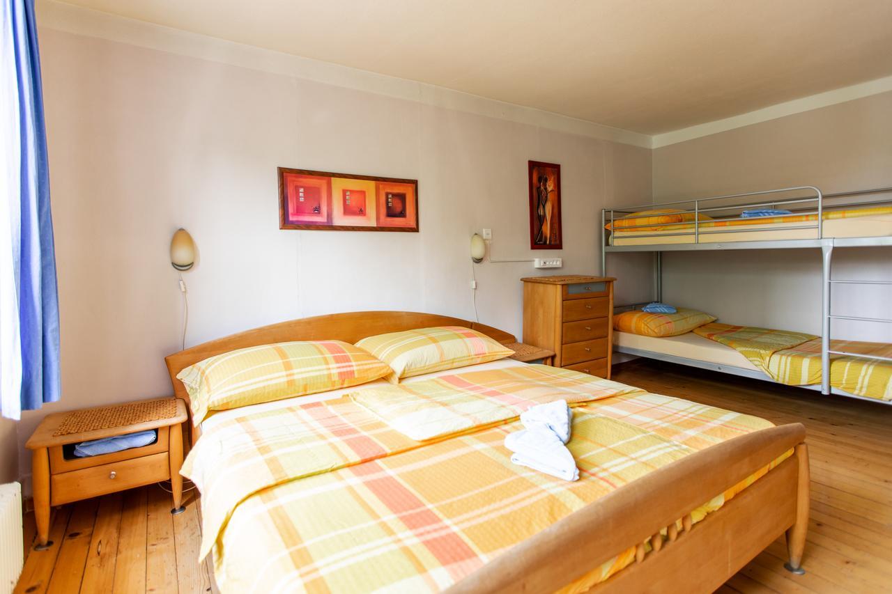 Happy Hostel